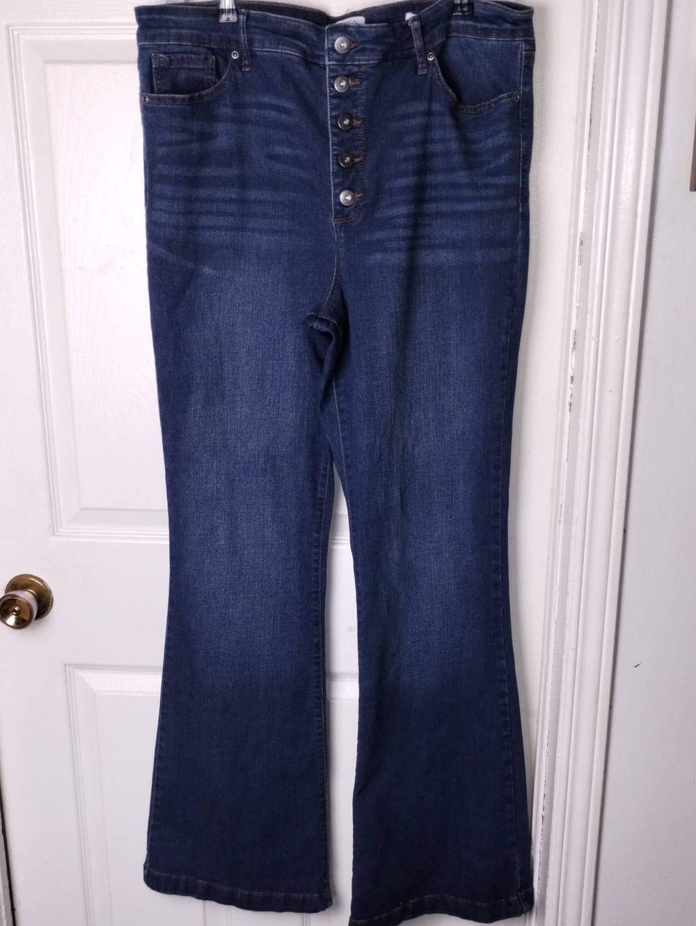 Sofia by Sofia Vergara Indigo High-Rise Button-Fly Flare Jeans. Size 18 Reg